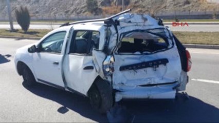 Sivas Otomobil Tır'la Çarpıştı: 2 Yaralı