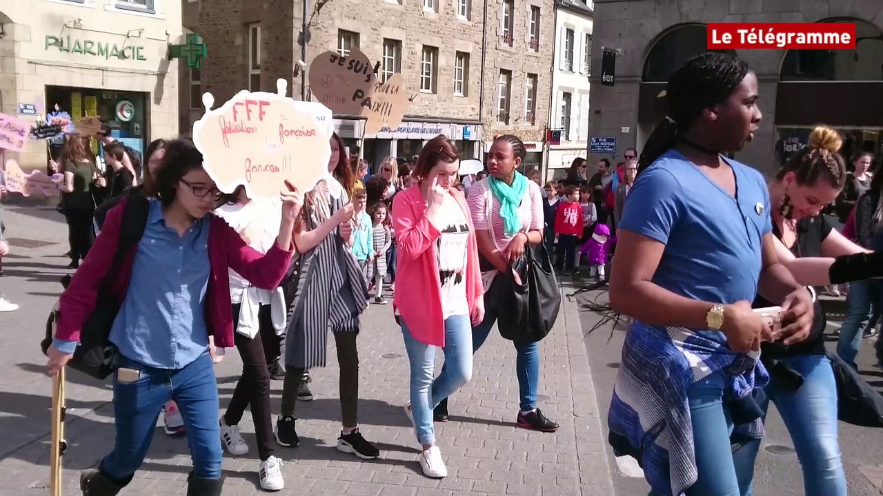 Lamballe. Festival Pas sages : Musiques et animations dans ville.