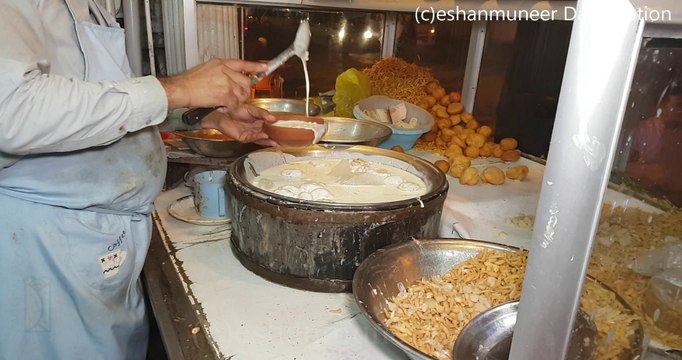 Benazir Dahi Bhallay Regal Chowk | Famous Lahori Dahi Wada | Lahore Street Food III
