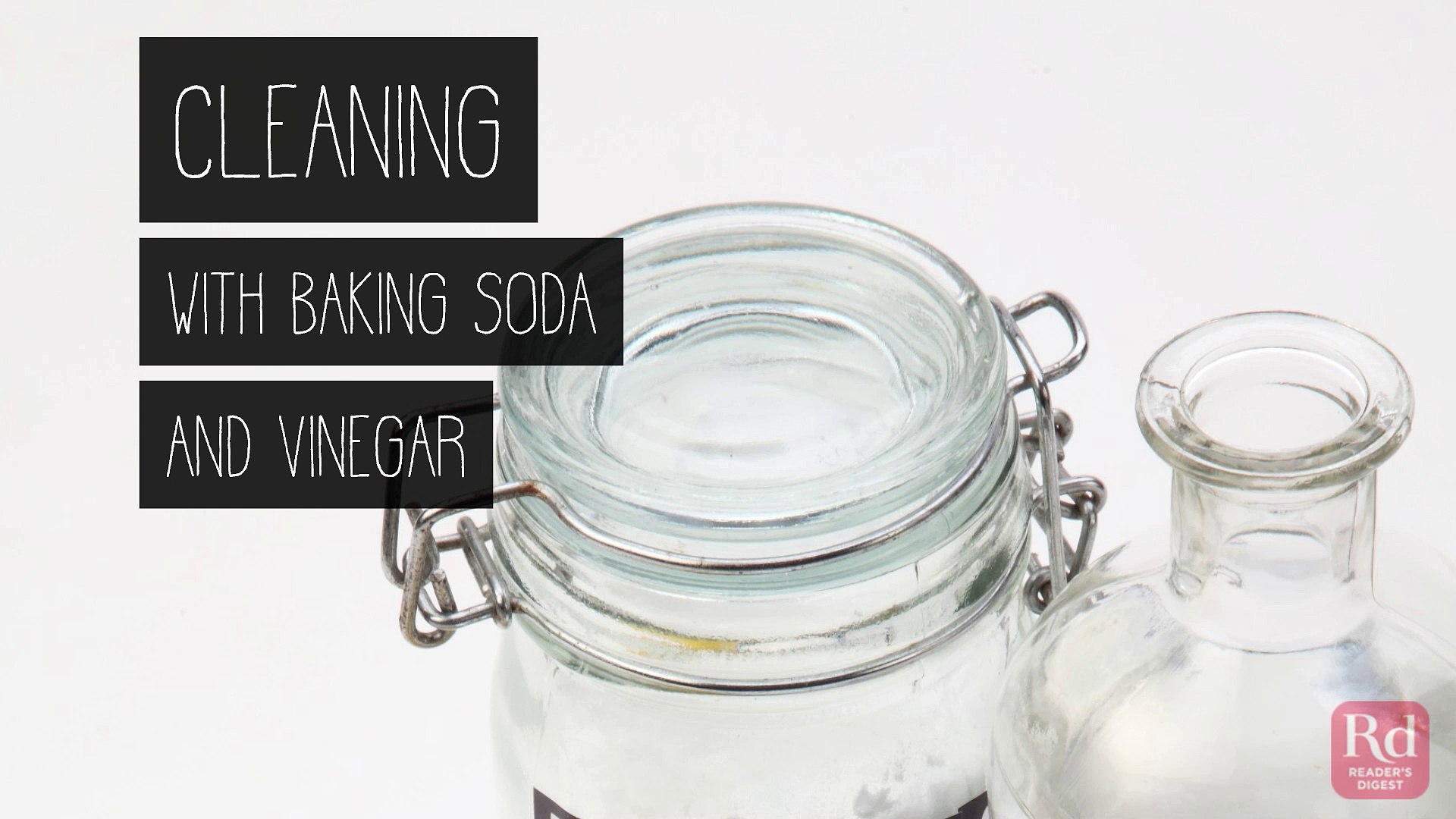 ⁣Cleaning with Baking Soda and Vinegar