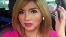 Ngaco! Cewek Cantik ini Gak Pakai Baju Biar Gak Stres di Mobil