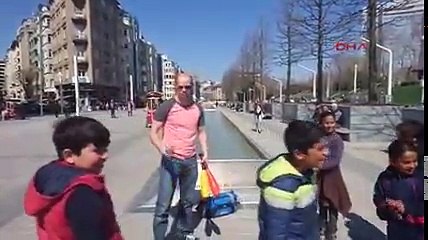 suriyeli çocukların ABD'li jonglöre ilgisi