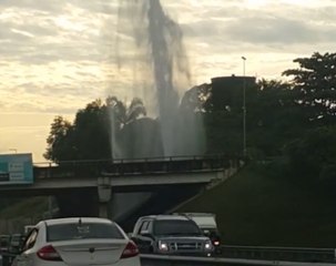 Water Pipe Bursts, Slowing Traffic Near Kuala Lumpur