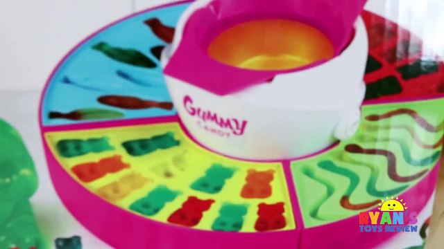 GIANT GUMMY CANDY MAKER! DIY gummy bear Gummies worm! Kids Candy Review
