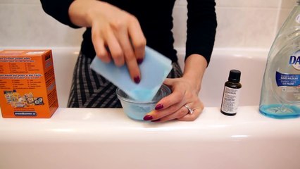 How to Clean a Bathtub! (Easy Bathtub Cleaning Routine)-ZpJ5JkLmgho