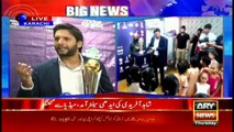 Shahid Afridi reaches Edhi Home with ICC Champions Trophy