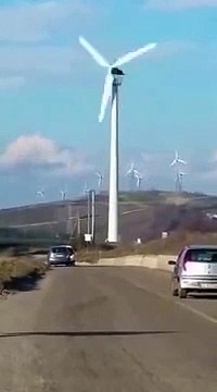 Une éolienne devient folle et se crash