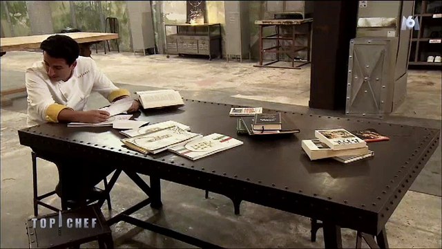 Un candidat de Top Chef fond en larmes en découvrant une lettre de son mentor - Regardez