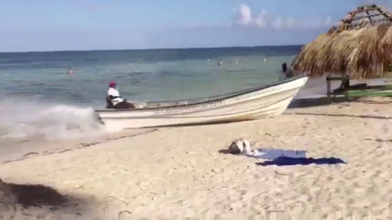 Se garer en bateau direct sur la plage avec cla...