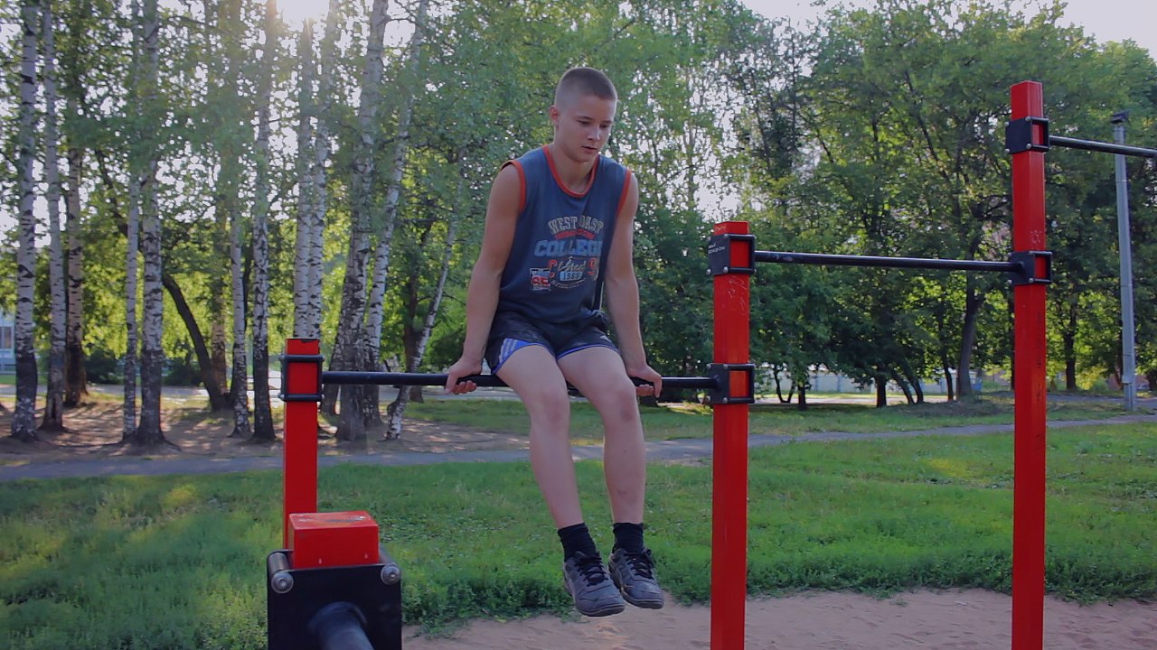 Стульчик вперед на турнике. Обучалка по Workout 23
