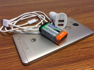 Simple Life Hacks Charge Your Phone with a 9 Volt Battery
