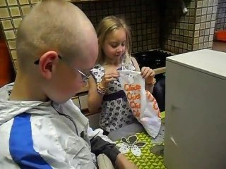 mon frere m'offre un cadeaux apres etre rentrer d'angleterre