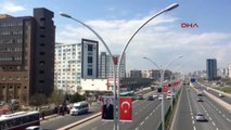 Diyarbakır'da Caddeler Türk Bayrağı ve Erdoğan Fotoğraflarıyla Donatıldı