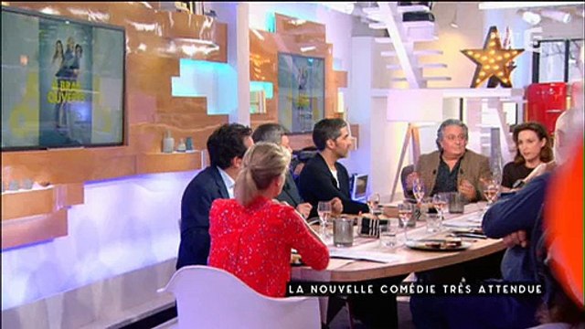 Patrick Cohen provoque un malaise après une blague sur les Roms dans C à vous