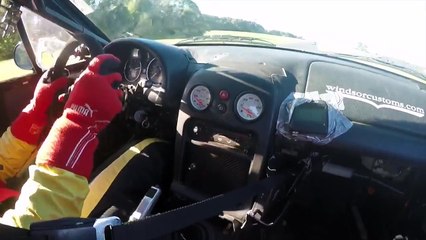 Il s’échappe de justesse de sa voiture qui prend feu !