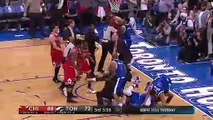 NBA : Echange de coups de poing entre deux basketteurs Robin Lopez et Serge Ibaka en plein match