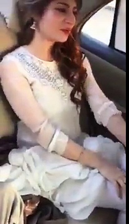 mahi va perform in car
