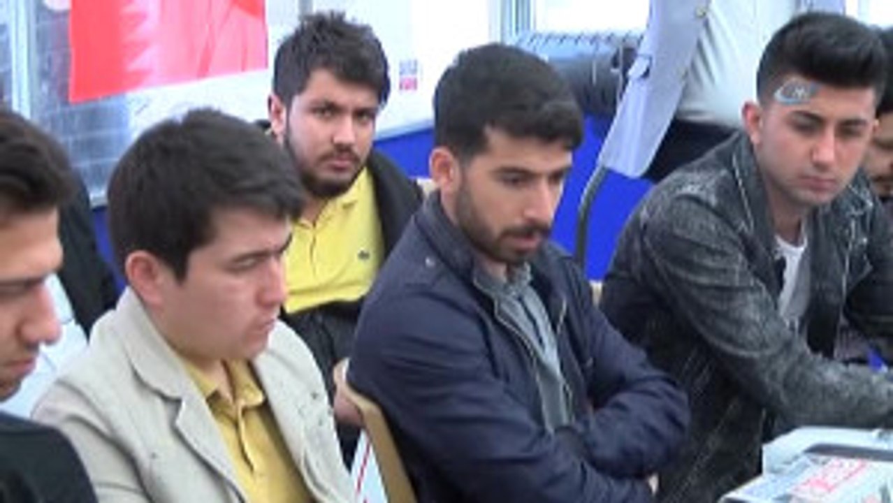 AK Parti Gençlik Kolları Başkanı Ecertaş Evet Kampanyası Yürütenlere Yapılan Saldırıları Kınadı