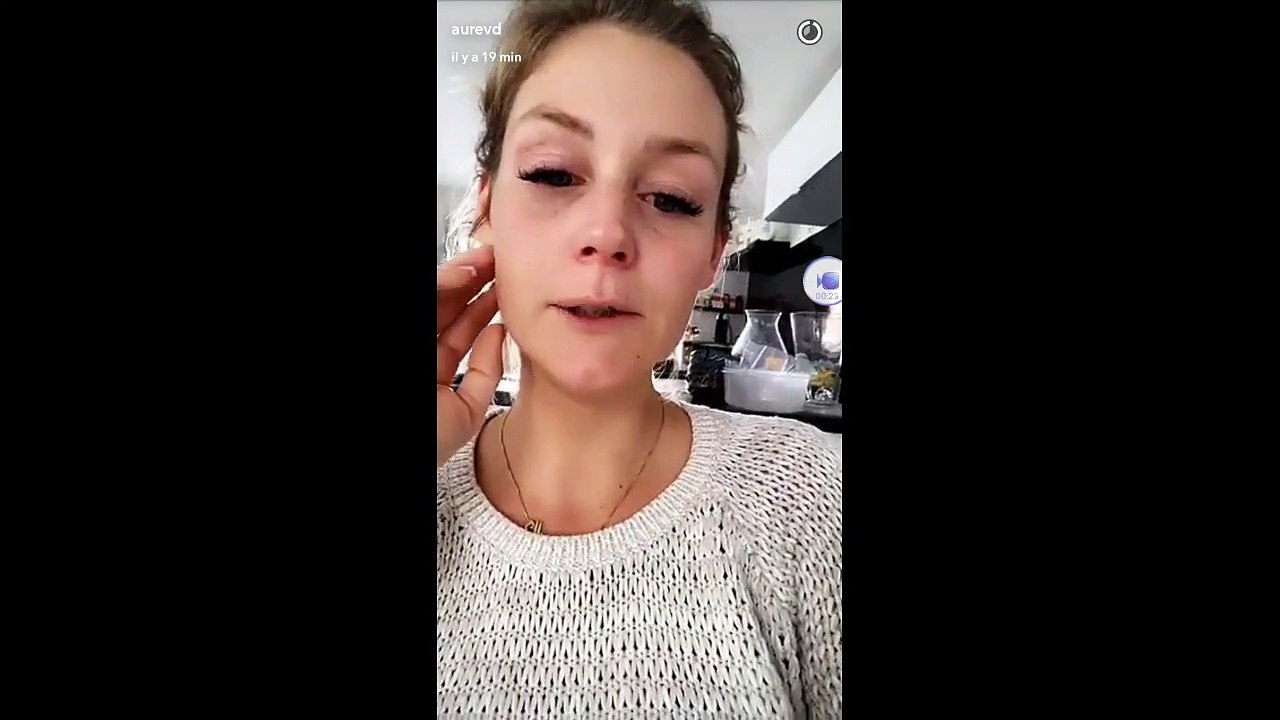 En larmes, Aurelie Van Daelen parle de son départ du "Mad Mag" - Regardez