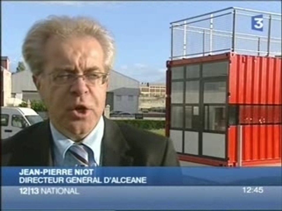 Container insolite, hall sans immeuble