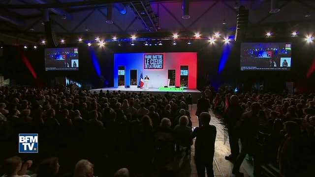 José Bové fustige Manuel Valls, le traître de la primaire , lors d'un meeting de Benoît Hamon,