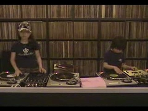 SCRATCH PAR DEUX GAMINS DE 5 ET 7 ANS