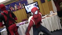 SPIDER-MAN vs HARLEY QUINN vs BATMAN vs SUPERMAN at Comic Con!-XcAXSw4k