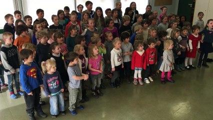 Les élèves de l'école remercient leurs parrains d'Ela