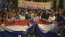 Legisladores recorren Asunción en gran marcha contra reelección presidencial