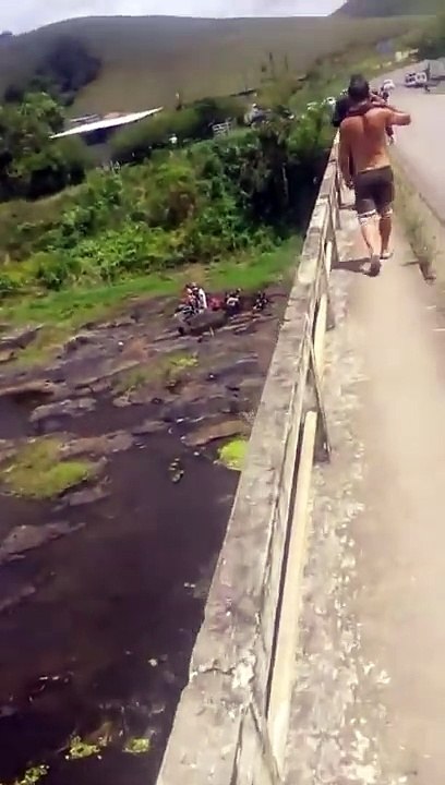 Nazaré das Farinhas- Jovem morre em hospital após cair de moto em ponte da BA-046