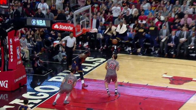 lebron-throws-the-hammer-down-off-outlet-pass-march-30-2017.