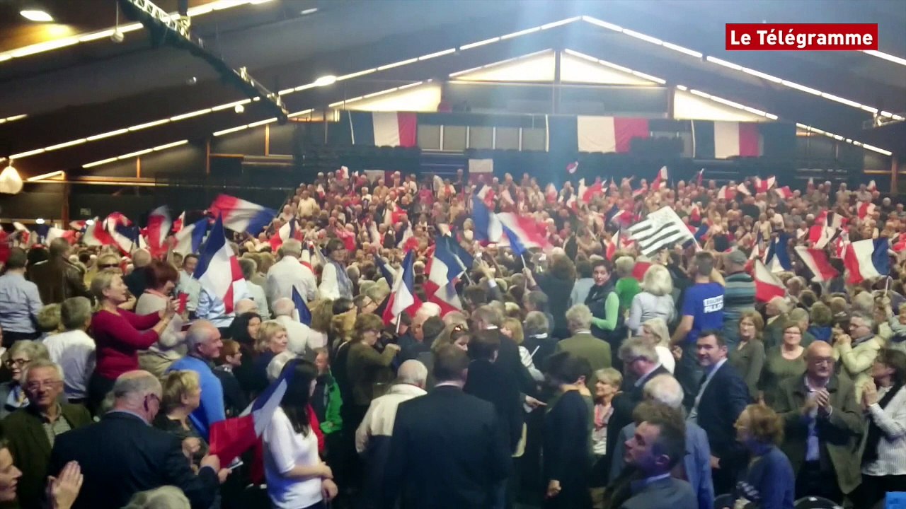 François Fillon. 3.000 militants l'ovationnent à Quimper