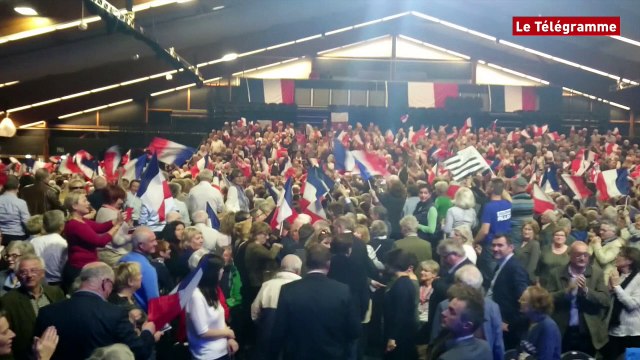 François Fillon. 3.000 militants l'ovationnent à Quimper