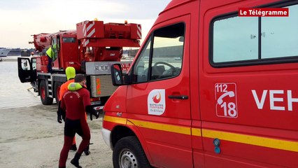 Saint-Malo. Un camion-citerne prend l'eau dans l'avant-port