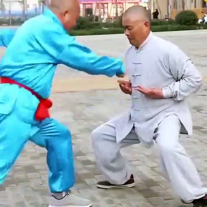 Ils se prennent des coups violents dans l'entrejambe sans broncher :O