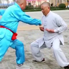 Ils se prennent des coups violents dans l'entrejambe sans broncher :O