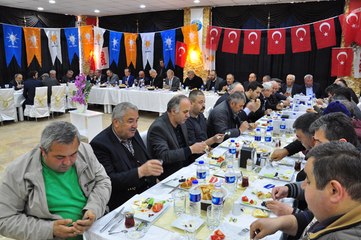 ŞAHİN, Kahvaltıda Esnafla Bir Araya Geldi