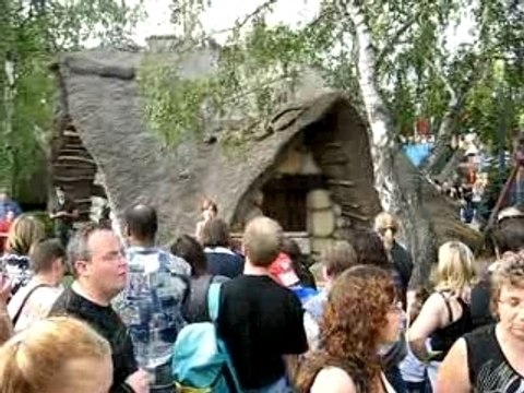 Scene dans le Village Gaulois au Parc ASTERIX