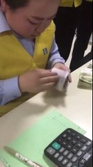 China contando billetes