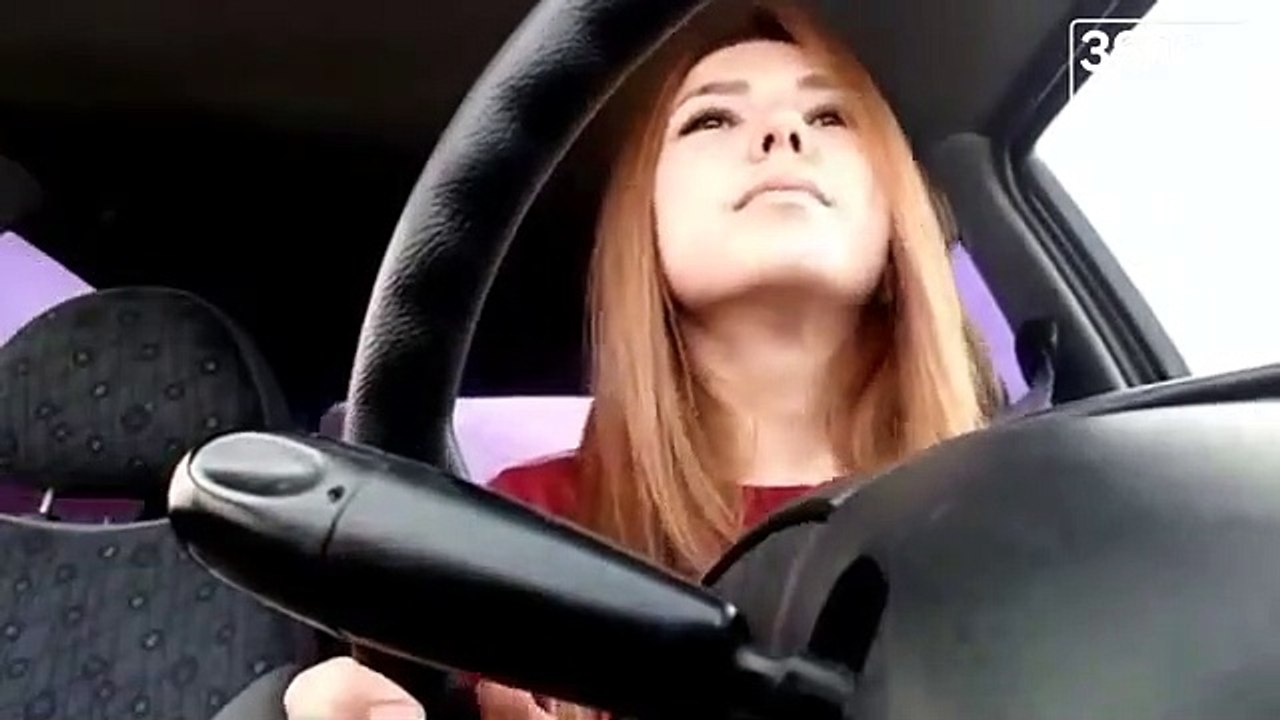 Cette jeune femme se filmait en train de conduire. Quelques secondes plus tard, le pire est arrivé