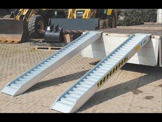 Aluminium folding ramp