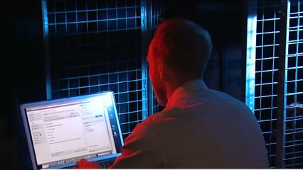 وزيرة الداخلية البريطانية تحث شركات التواصل الاجتماعي لمضاعفة جهودها