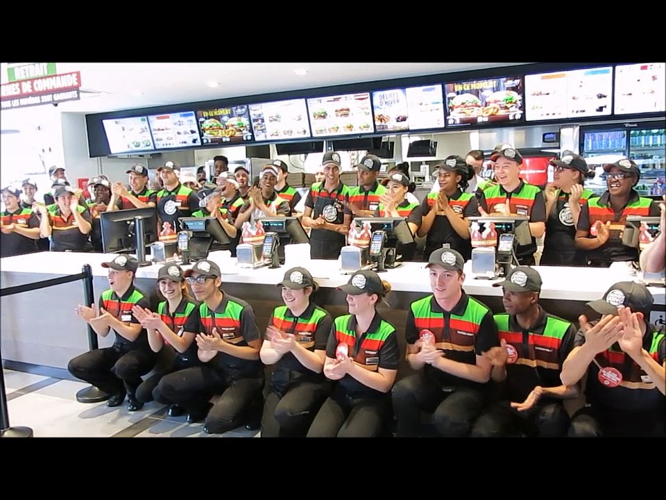 A Valence, Burger king ouvre par un cri de guerre Vidéo