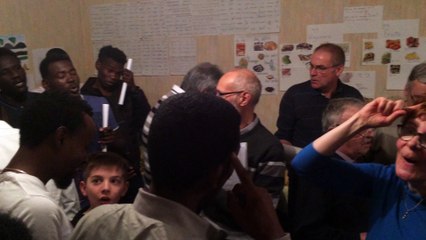 La chorale Aquasong chante avec les migrants de Monthureux