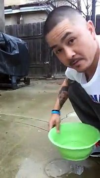 Blague d'un père à son fils avec du caca