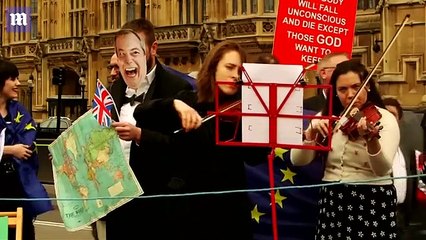 Lily Allen posts string of anti-Brexit tweets _ Daily Mail Online