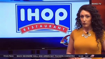 Illinois Ihop worker feeds disabled customer _ Daily Mail Online