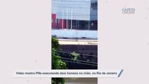 Vídeo mostra PMs executando dois homens no chão, no Rio de Janeiro