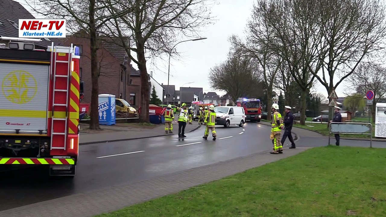 2017-03-18 Grevenbroich: Bagger beschädigt Gasleitung – Straße „An der Untermühle“ gesperrt