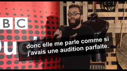 Les astuces de ce malentendant pour mieux communiquer avec sa petite amie